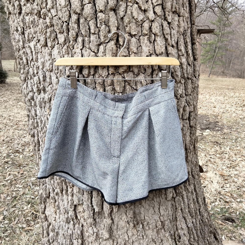 ⬇️ Price Drop!⬇️Barney's New York Dress Shorts in size 6 - Picture 1 of 4